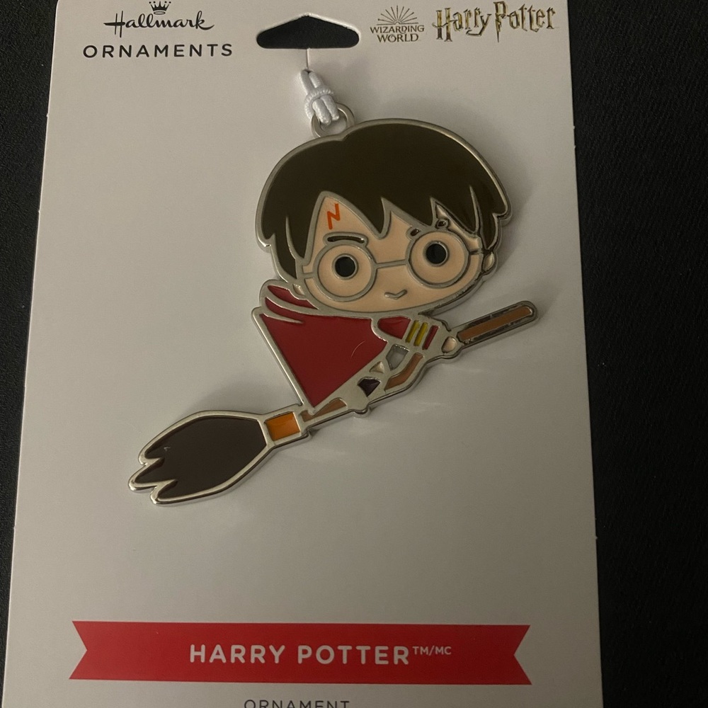 NWT.2021 Hallmark Flat Metal Harry Potter Ornament